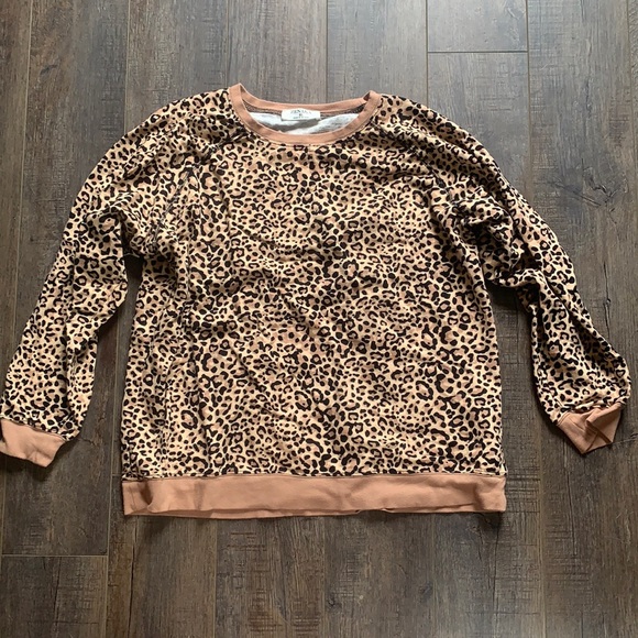 Zenana Outfitters Tops - Zenana sweatshirt